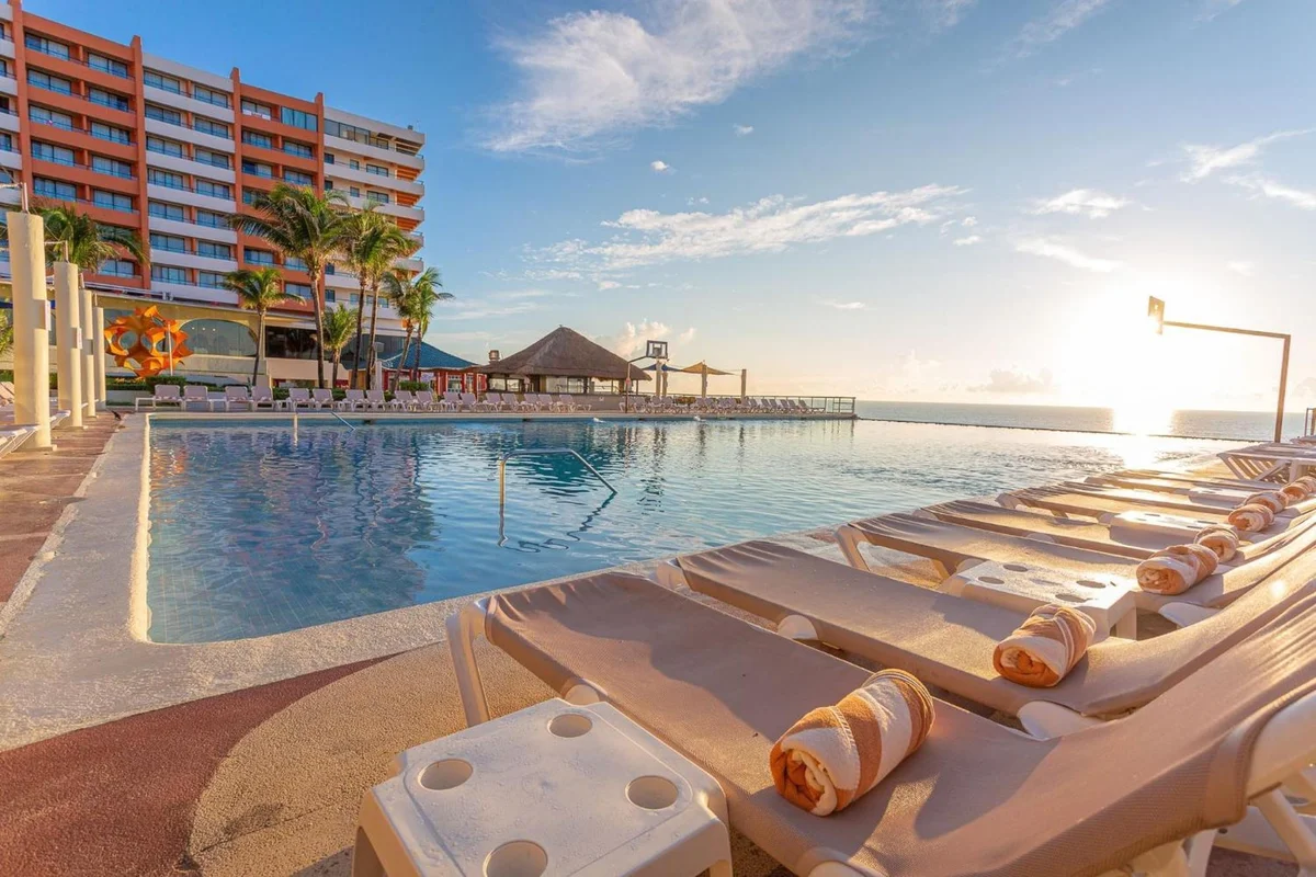 Crown Paradise Club