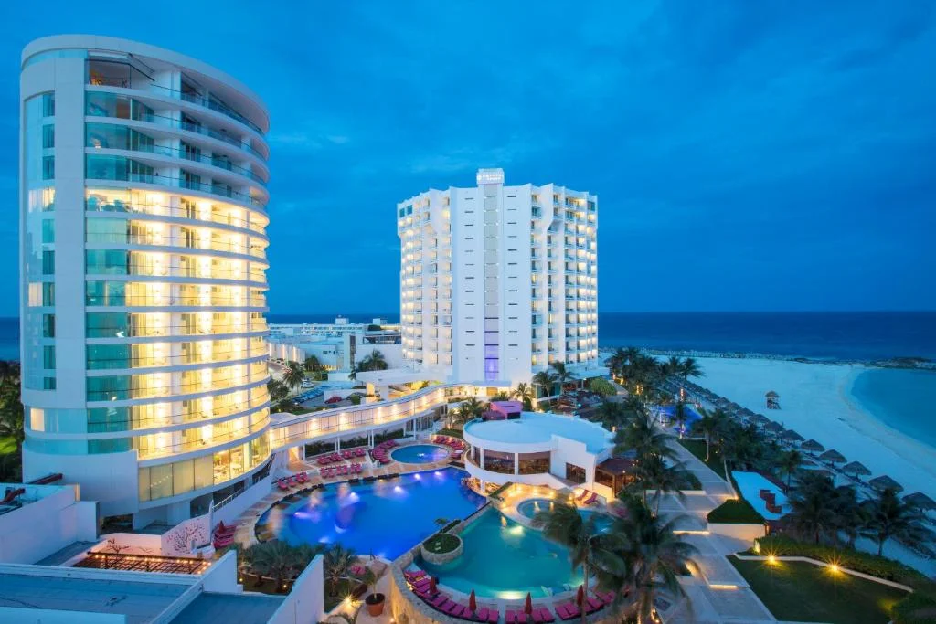 Krystal Grand Cancún